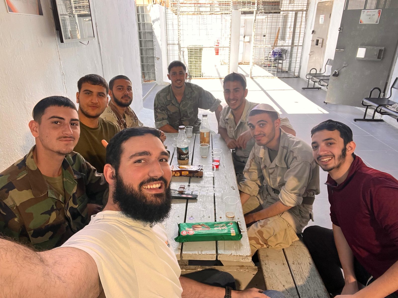 Soldiers and volunteers sharing food